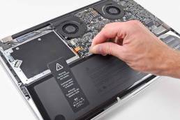 Macbook Pro batarya / pil değişimi